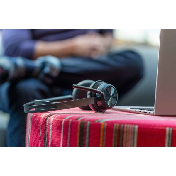 POLY Voyager Focus 2 USB-A Headset met oplaadstatief (213727-01)
