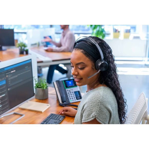 POLY Voyager Focus 2 USB-A Headset met oplaadstatief (213727-01)