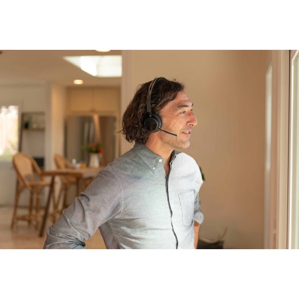 POLY Voyager Focus 2 USB-A Headset met oplaadstatief (213727-01)