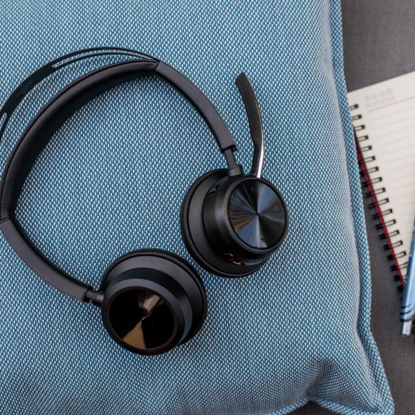 HP Poly Voyager Focus 2 Microsoft Teams Certified USB-C-C Headset +USB-C/A Adapter (9T9J4AA) HP Poly Voyager Focus 2 Microsoft Teams Certified USB-C-C Headset +USB-C/A Adapter (9T9J4AA)