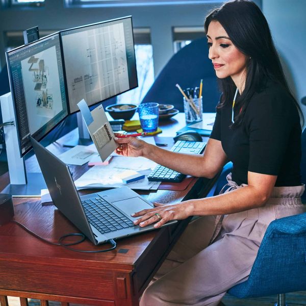 HP ZBook Studio 16 G11 Intel Core Ultra 9 185H Mobiel werkstation 40,6 cm (16") WQUXGA 32 GB DDR5-SDRAM 2 TB SSD NVIDIA GeForce RTX 4070 Wi-Fi 7 (802.11be) Windows 11 Pro AI Workstation, AI PC Zilver (98K87ET#ABH)