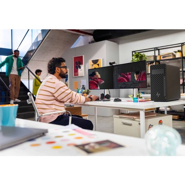 HP Z2 Tower G1i Wolf Pro Security Edition Intel Core Ultra 9 285K 64 GB DDR5-SDRAM 1 TB SSD NVIDIA RTX 2000 Ada Windows 11 Pro Workstation AI Workstation, AI PC Zwart (D4KV5ET#ABH)