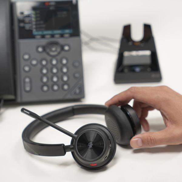 HP Poly Voyager 4320-M + USB-A naar USB-C-kabel + BT700 dongle (220902-01)
