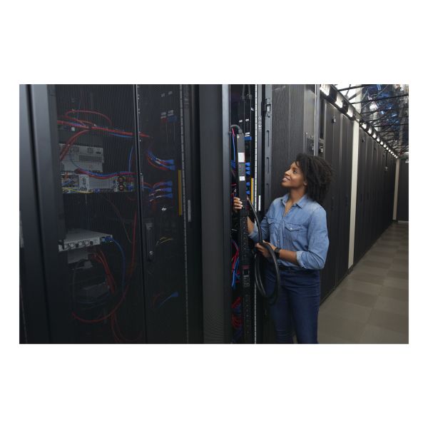 APC NetShelter Switched Rack PDU, 9K series, 0U, 20A, 208V, 21 C13/C15 and 3 C19/C21, L620 Cord (APDU9959NA3) 2/2 APC NetShelter Switched Rack PDU, 9K series, 0U, 20A, 208V, 21 C13/C15 and 3 C19/C21, L620 Cord (APDU9959NA3)
