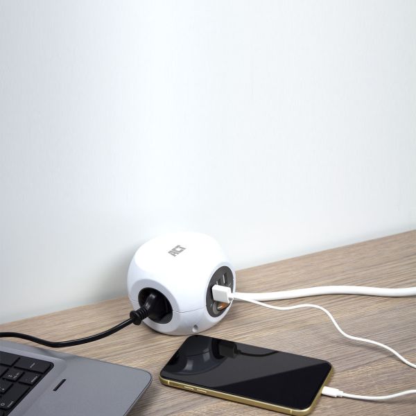 ACT Stekkerdoos cube met 3 stopcontacten, USB-A-poorten, 1,5m (België)