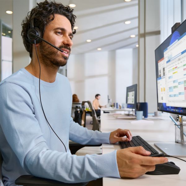 HP Poly Mission 425 Stereo USB Wired Headset Classic (C01B3AA) HP Poly Mission 425 Stereo USB Wired Headset Classic (C01B3AA)