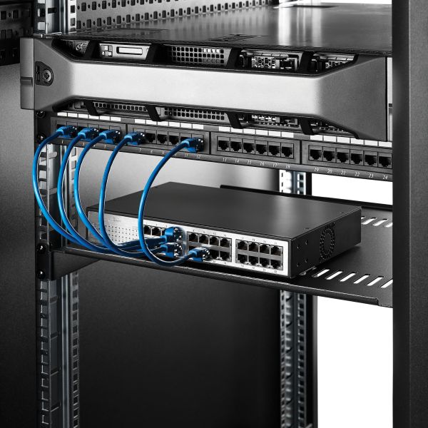 StarTech.com 1U Server Rack Schap - Universele Geventileerde Rack Mount Cantilever Shelf voor 19" Netwerk Kast & Apparatuur - Heavy Duty Staal - Capaciteit 20kg - Diepte 41cm (16”) - Zwart (CABSHELF116V)