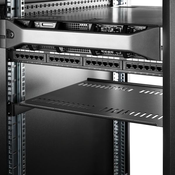 StarTech.com 1U Server Rack Schap - Universele Geventileerde Rack Mount Cantilever Shelf voor 19" Netwerk Kast & Apparatuur - Heavy Duty Staal - Capaciteit 20kg - Diepte 41cm (16”) - Zwart (CABSHELF116V)