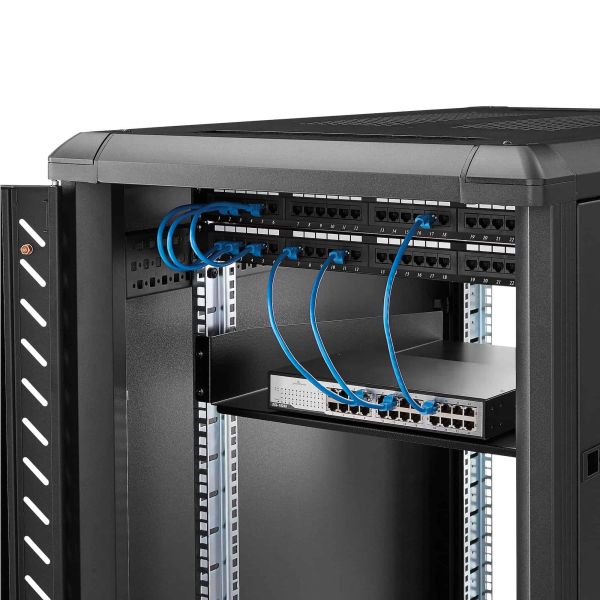 StarTech.com 2U Server Rack Schap - Universele Rack Mount Cantilever Shelf voor 19" Netwerk Kast & Apparatuur - Heavy Duty Staal - Capaciteit 23kg - Diepte 55cm (22”) - Zwart (CABSHELF22)