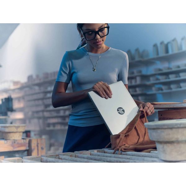 HP ProBook 4 G2a AI AMD Ryzen™ 7 250 Laptop 35,6 cm (14") WUXGA 32 GB LPDDR5x-SDRAM 512 GB SSD Wi-Fi 7 (802.11be) Windows 11 Pro Zilver QWERTY (E08Z8ET#ABH)