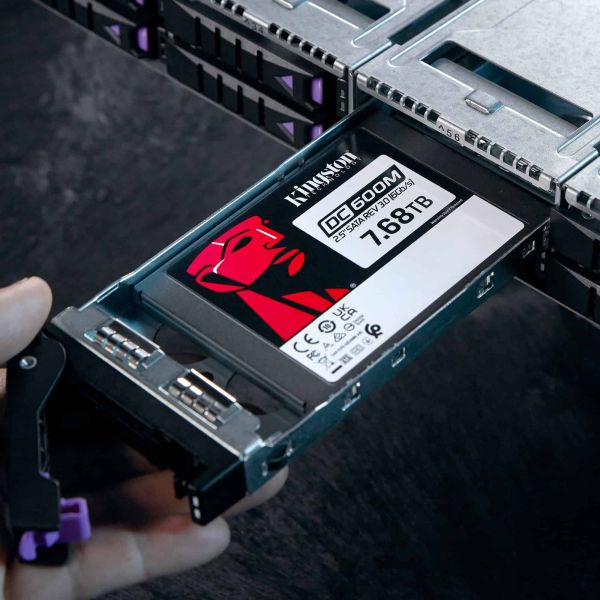 Kingston Technology 7680G DC600M (gemengd gebruik) 2,5 inch Enterprise SATA SSD (SEDC600M/7680G)