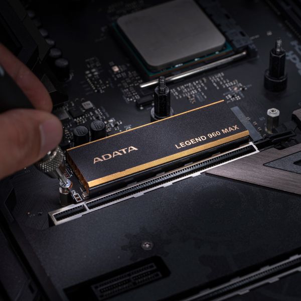 ADATA LEGEND 960 MAX 1 TB M.2 PCI Express 4.0 NVMe 3D NAND (ALEG-960M-1TCS)