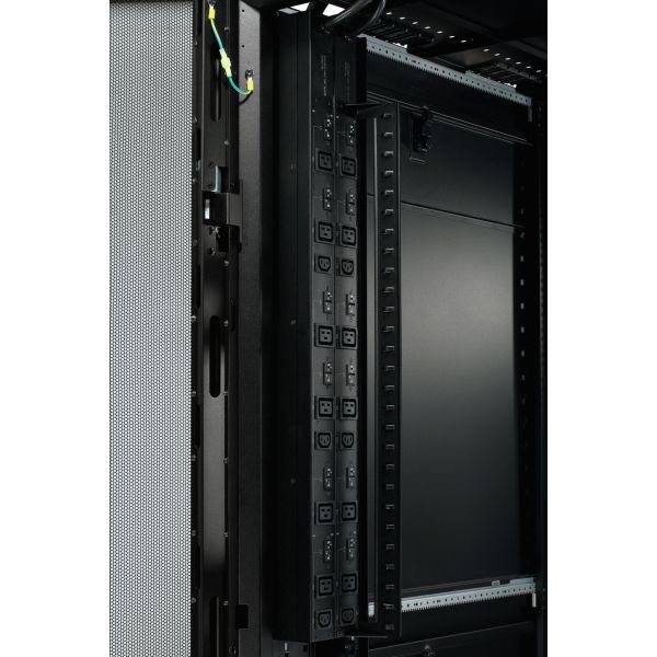 APC Rack PDU, Basic, ZeroU, 32A, 400V, (3x) C13 & (6x) C19, IEC 309 32A 3Fase stekker (AP7555A) APC Rack PDU, Basic, ZeroU, 32A, 400V, (3x) C13 & (6x) C19, IEC 309 32A 3Fase stekker (AP7555A)