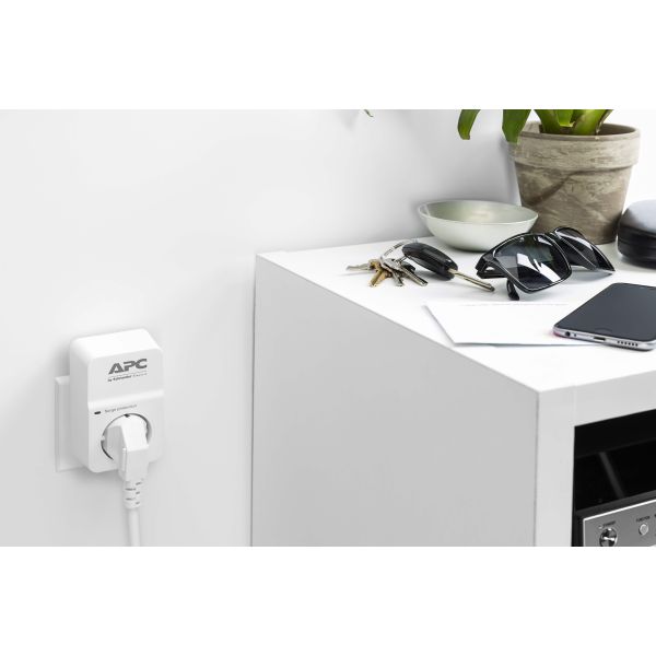 APC Tussenstekker met overspanningsbeveiliging 3680W 1x stopcontact (PM1W-GR)
