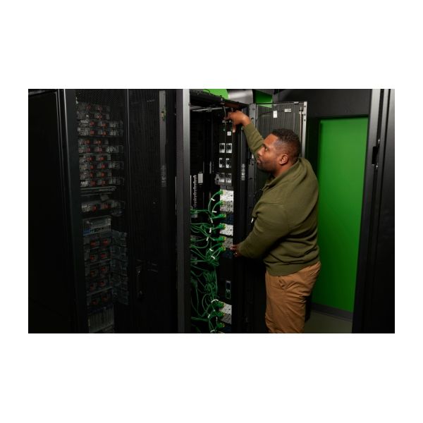 APC APDU10350SM - Switched & Metered-by-Outlet, 0U, 32A, 400V, (24x) C13/15 + (24x) C13/15/19/21, IEC60309 32A 3Fase stekker (APDU10350SM)
