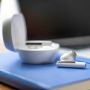 POLY Voyager Free 60+ UC White Sand Earbuds + BT700 USB-A-adapter + oplaadcase met touchscreen (7Y8G5AA) thumbnail