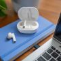 POLY Voyager Free 60+ UC White Sand Earbuds + BT700 USB-A-adapter + oplaadcase met touchscreen (7Y8G5AA) thumbnail