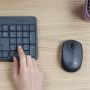 Logitech MK235 Wireless Keyboard and Mouse Combo Normaal formaat. Duurzaam. Eenvoudig. (920-007911) thumbnail